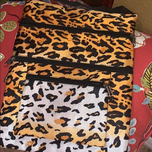 Leopard printed crossbody bag - Picture 1 of 3